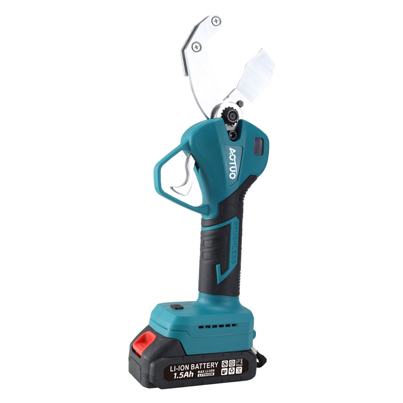 Аккумуляторный труборез для пластиковых труб PPR, PVC, PE