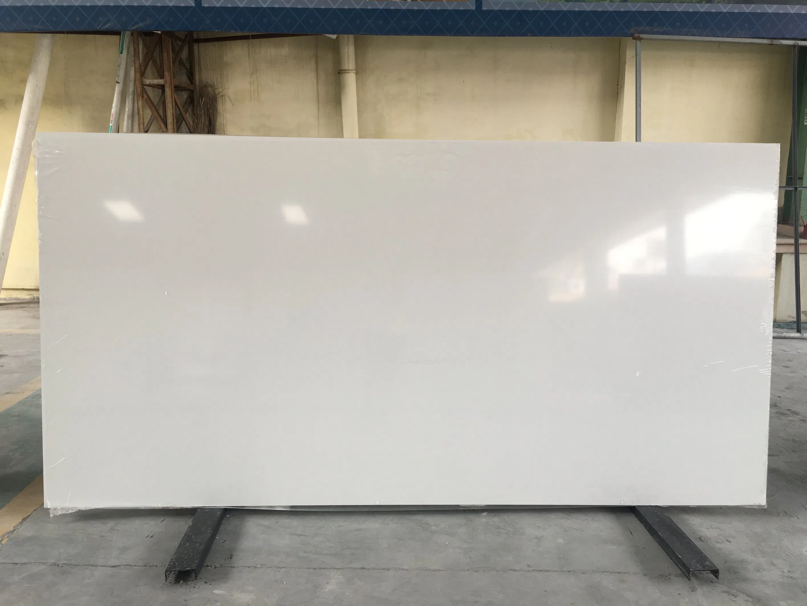 Polished Crushed Glass Surface High Quality Artificial Quartz Stone Slabs for Kitchen Countertop