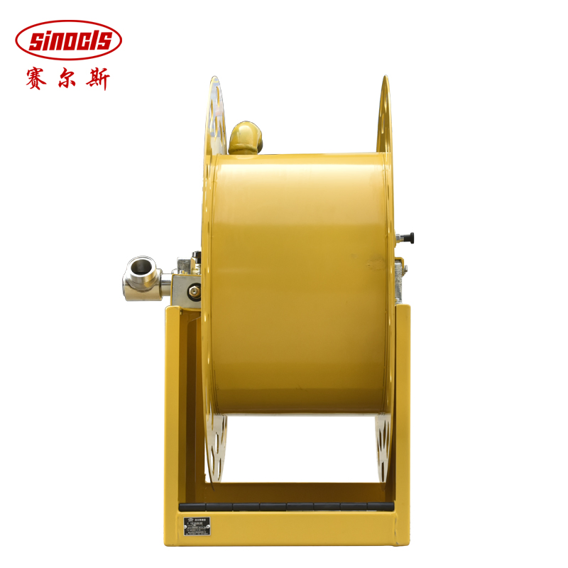 Versatile Manual Hose Reel for Safe and Easy Refueling