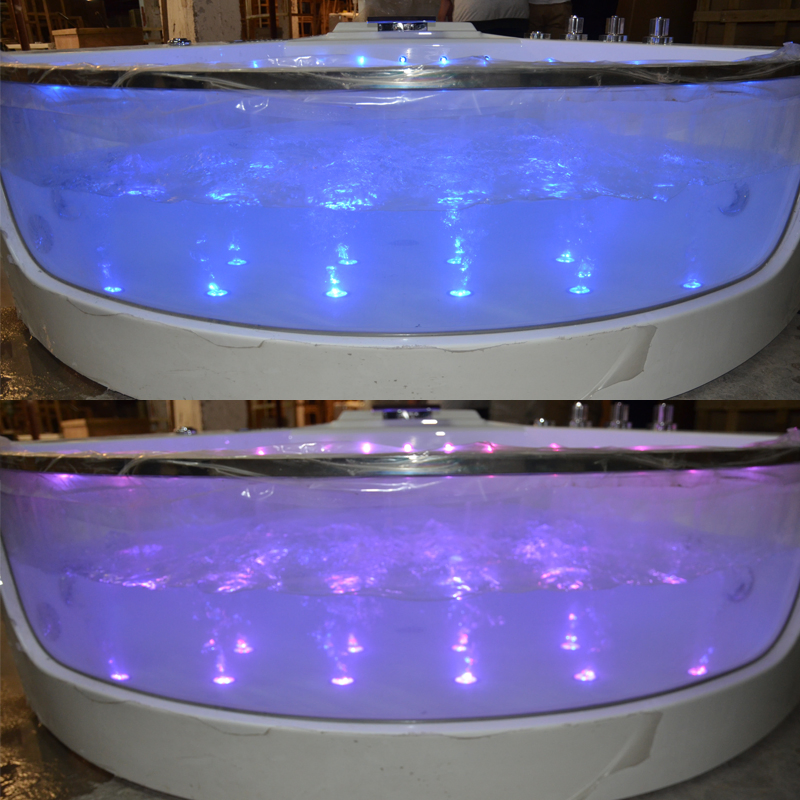 Угловая гидромассажная ванна 1.38 м с LED-подсветкой