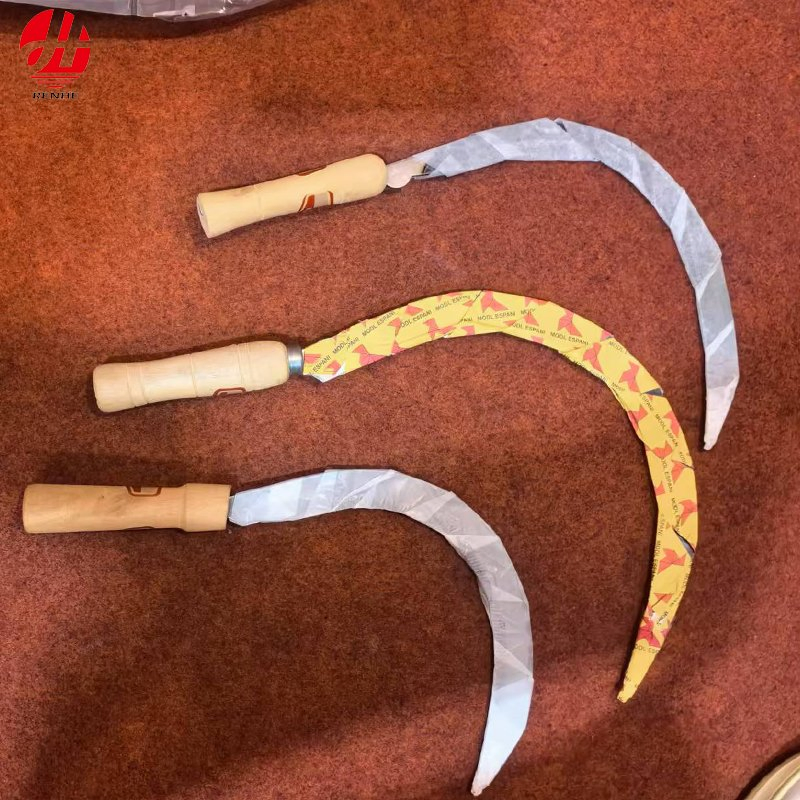 Premium Carbon Steel Garden Sickle for Efficient Grass Cutting