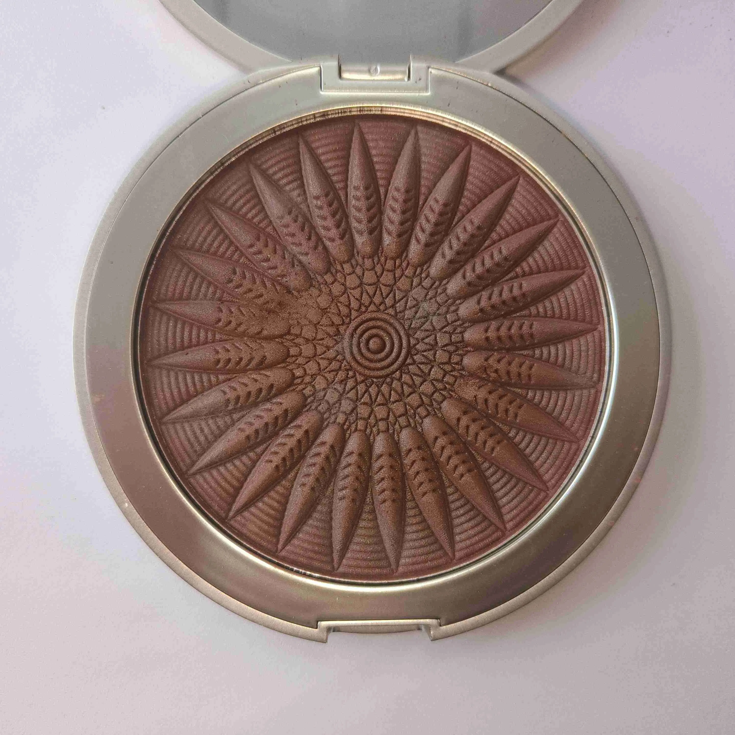 Sculpting Makeup Powder for Perfect Contours and Highlights