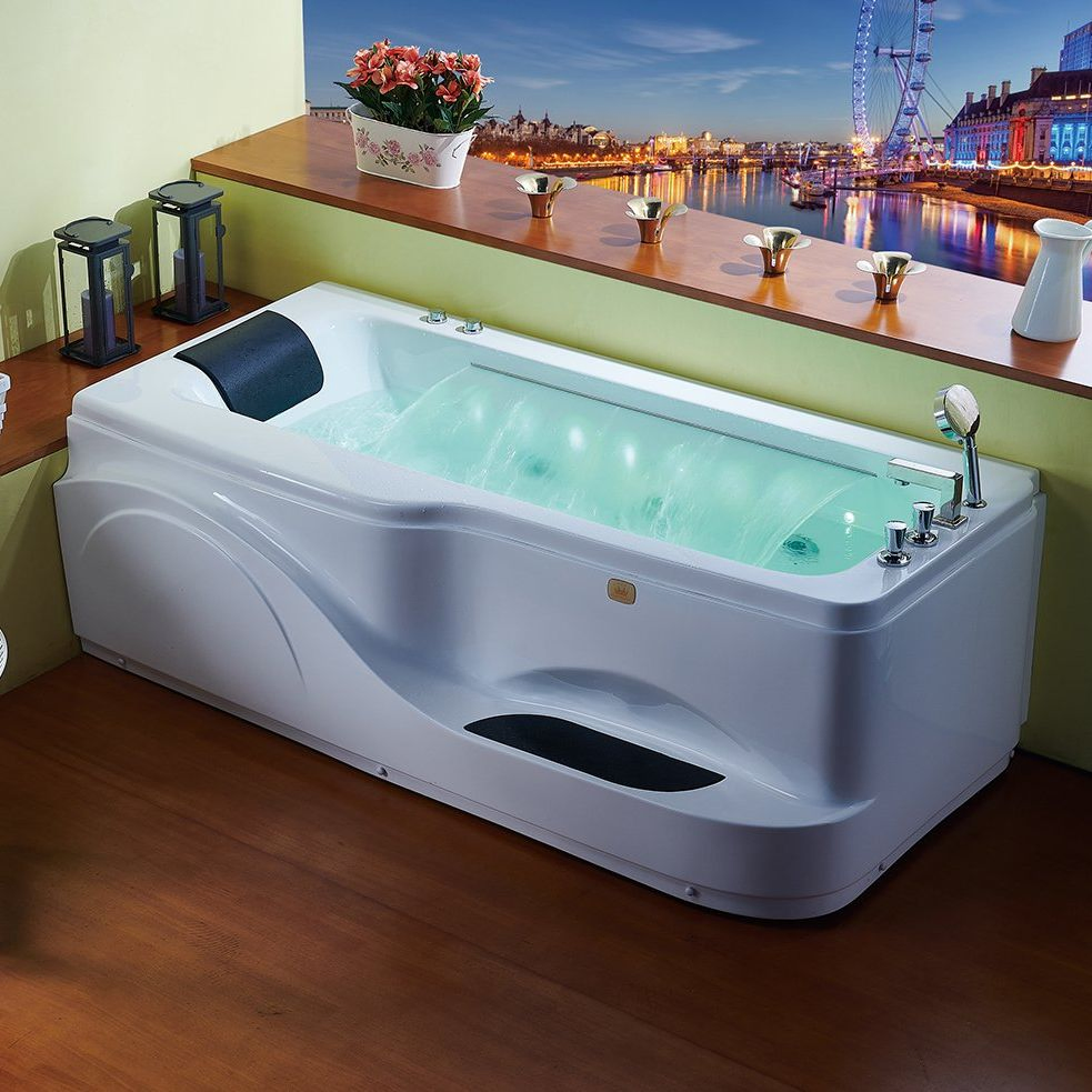 Роскошная гидромассажная ванна с подсветкой