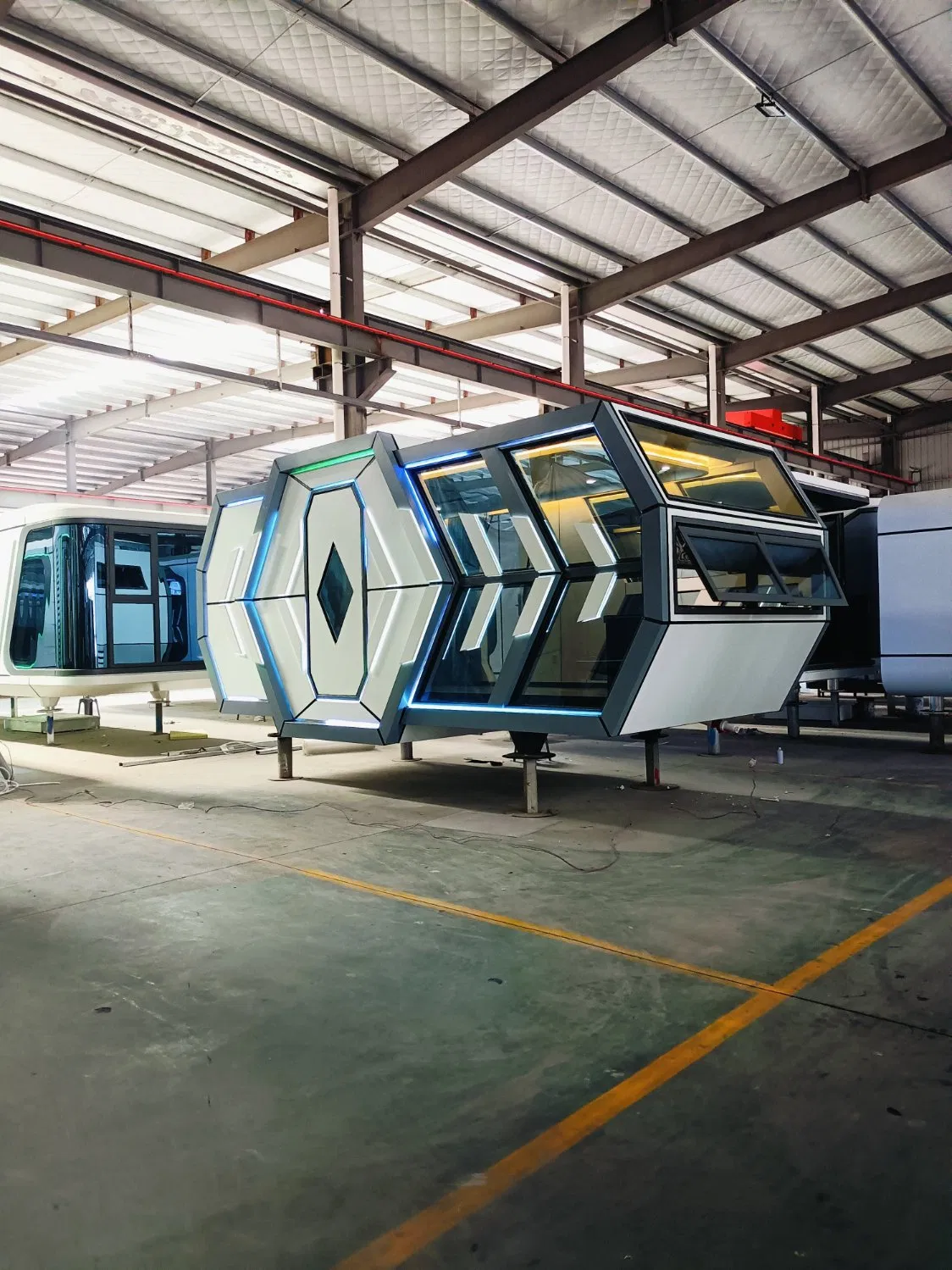 Shiny Tiny Mobile Home Capsule Prefabricated House