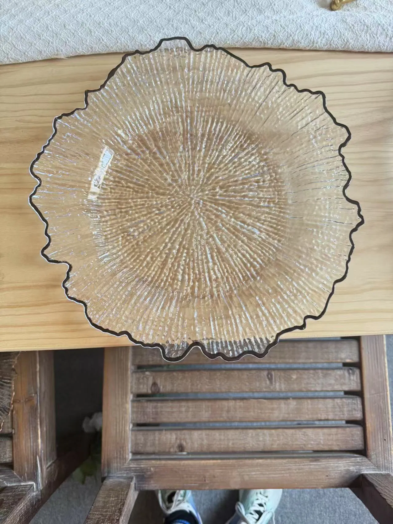 PP Material Dark Black Rim Transparent Underplate Disposable Plastic Table Decoration Charger Plate