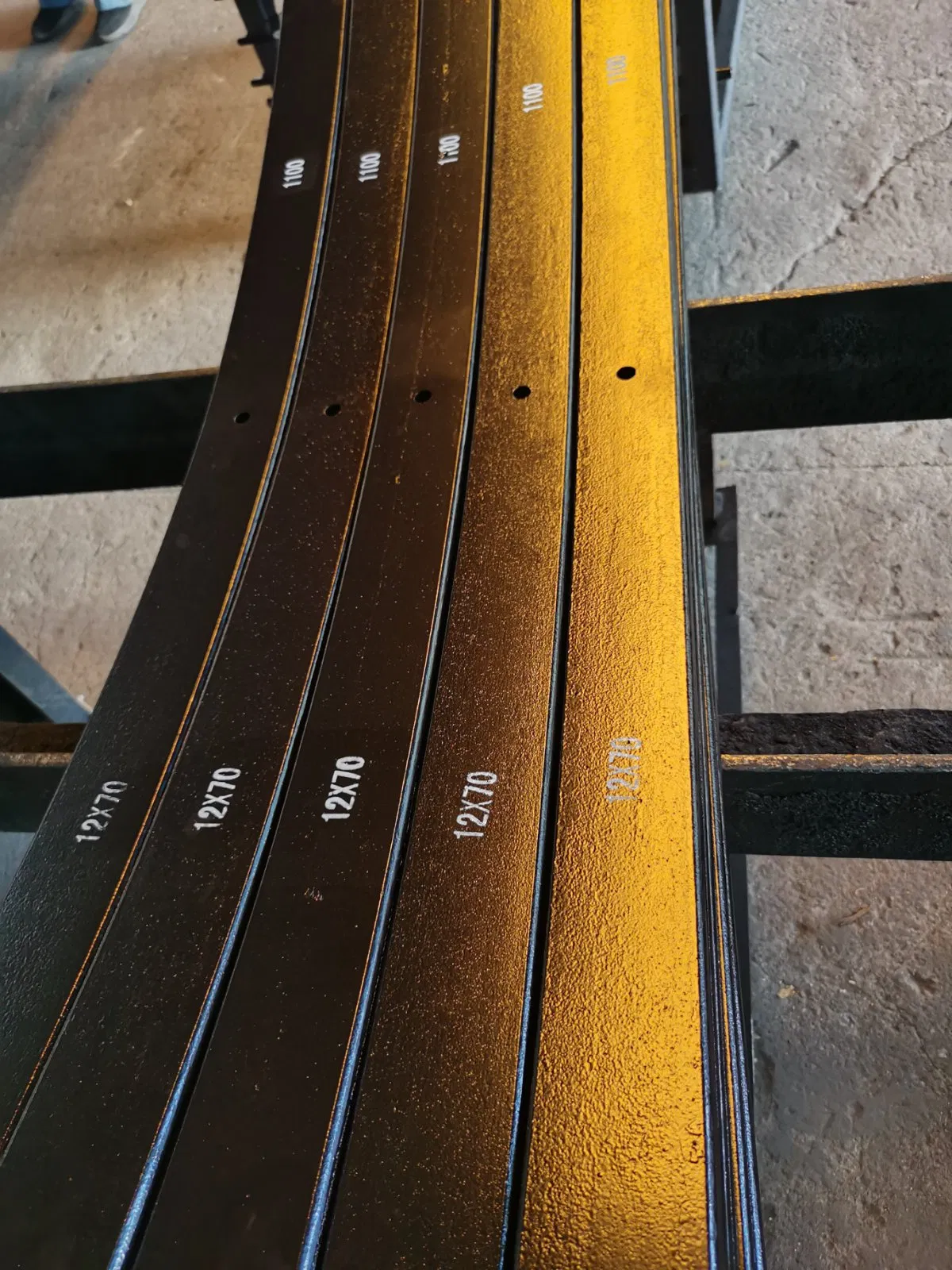 Parabolic Leaf Spring for Heavy Duty Trucks