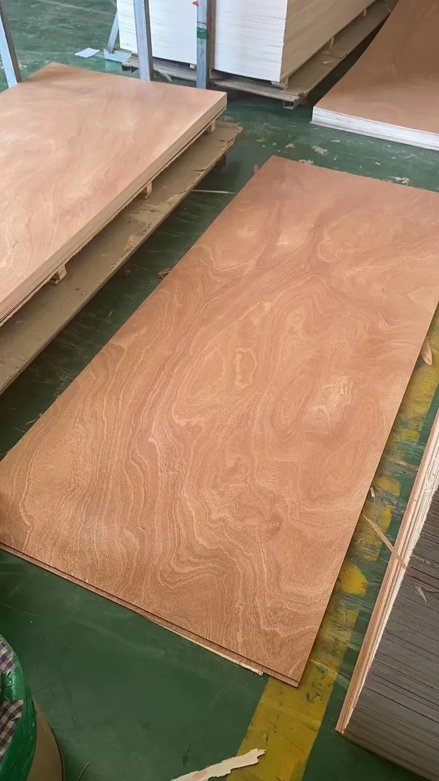 Comaccord 915X2135X4.6mm 3X7 Door Skin Plywood Face Sapeli Okoume