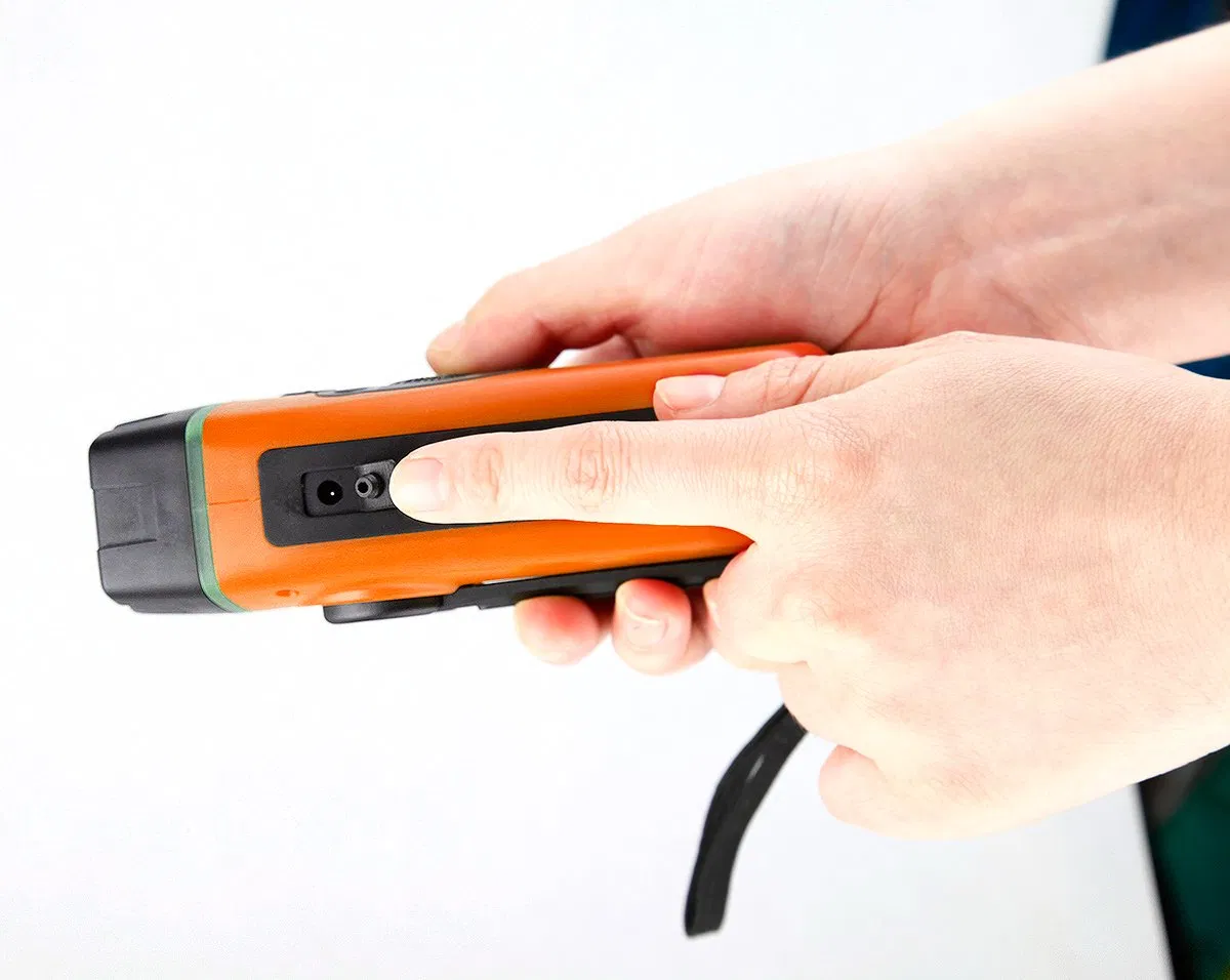 Портативное FM-радио с фонариком и будильником