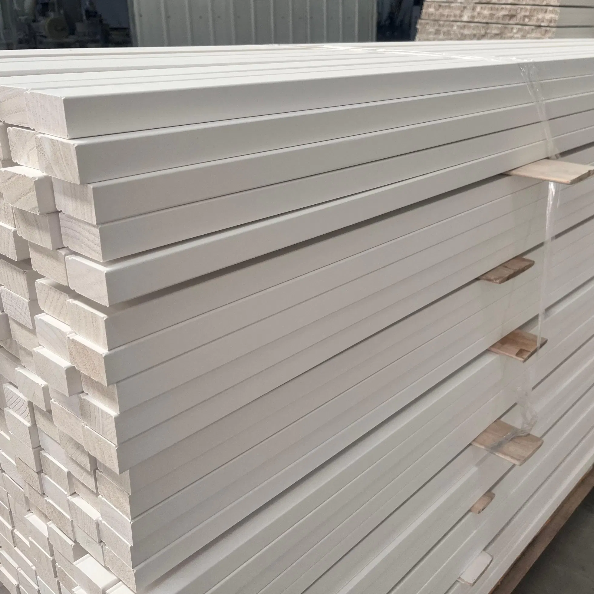 White Primed S4s E0 Wood Door Trim Waterproof Customizable Moulding Skirting Baseboard