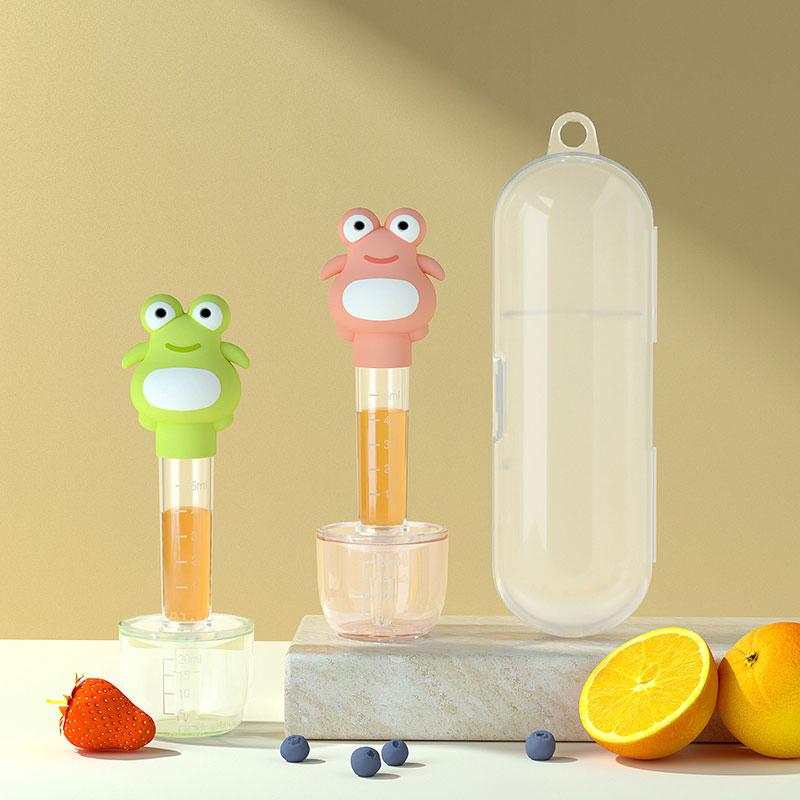 The 2023 Hot-Selling Cartoon Baby Oral Feeding Syringe for Liquid Medicine