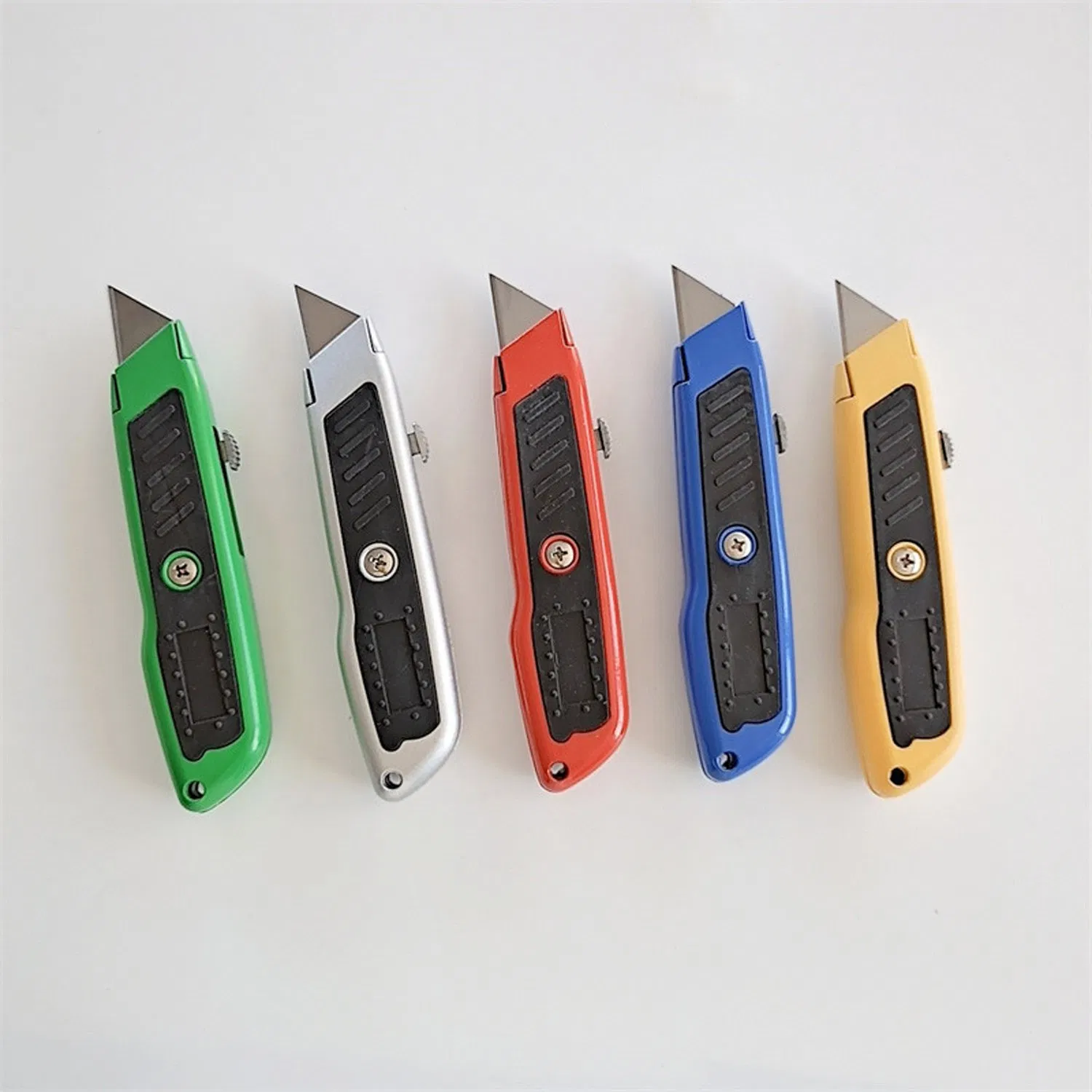 Профессиональный выдвижной нож-резак для картона