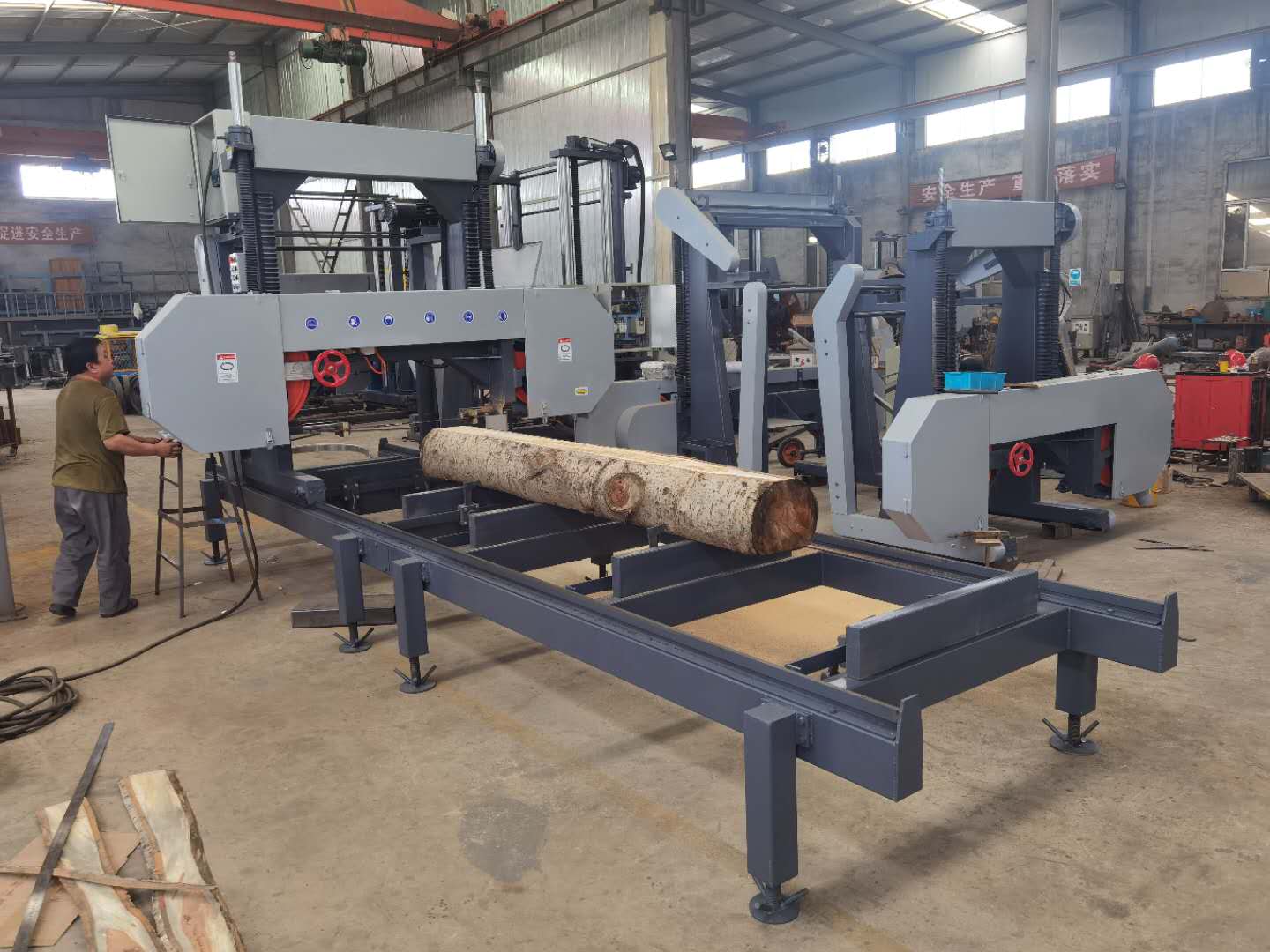 Станок ленточнопильный