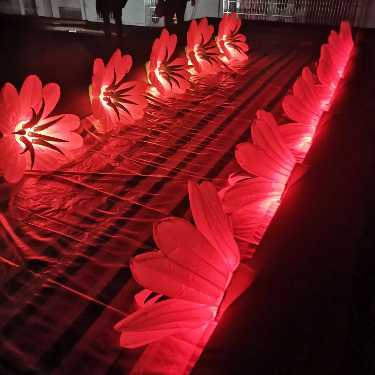 6 Meters Long Colorful LED Inflatable Flower, Inflatable Flower Chain, Inflatable Flower Rope Artificial Plant for Wedding and Party Event