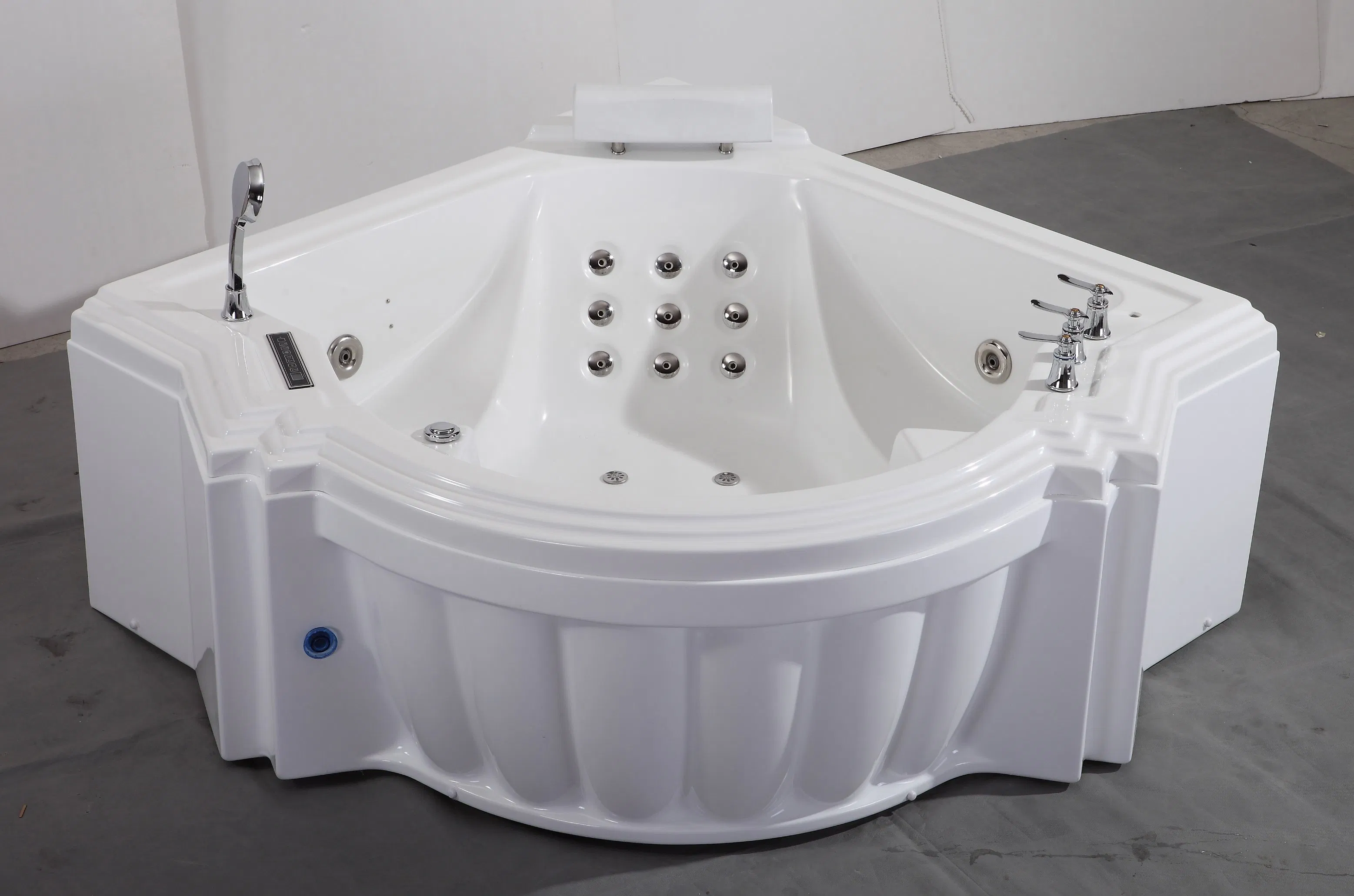 Угловая акриловая ванна с гидромассажем