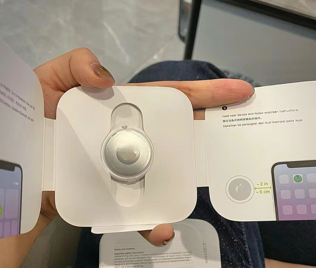 Compact GPS Location Tracker Air Tag for Cars and Loved Ones