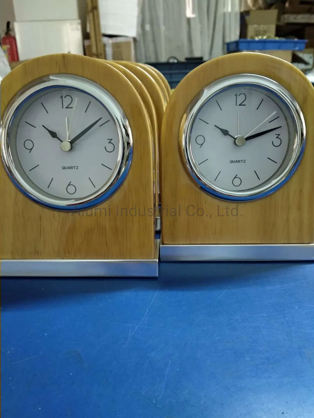 Table Wooden Silent Alarm Clock for Hotel