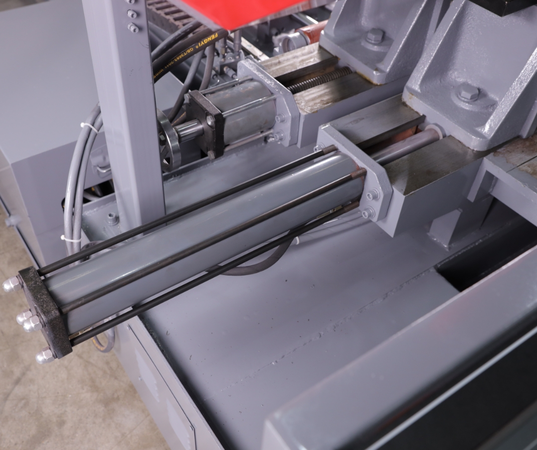 Ленточная пила по металлу автоматическая универсальная