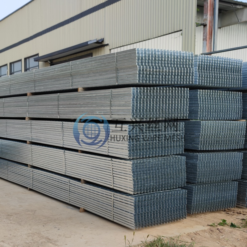 Stainless Steel Carbon Metal Floor Grating with Smooth Plain Tooth Flat Bearing Bar Galvanized Steel Grating for Industrial Commercial Building Materials