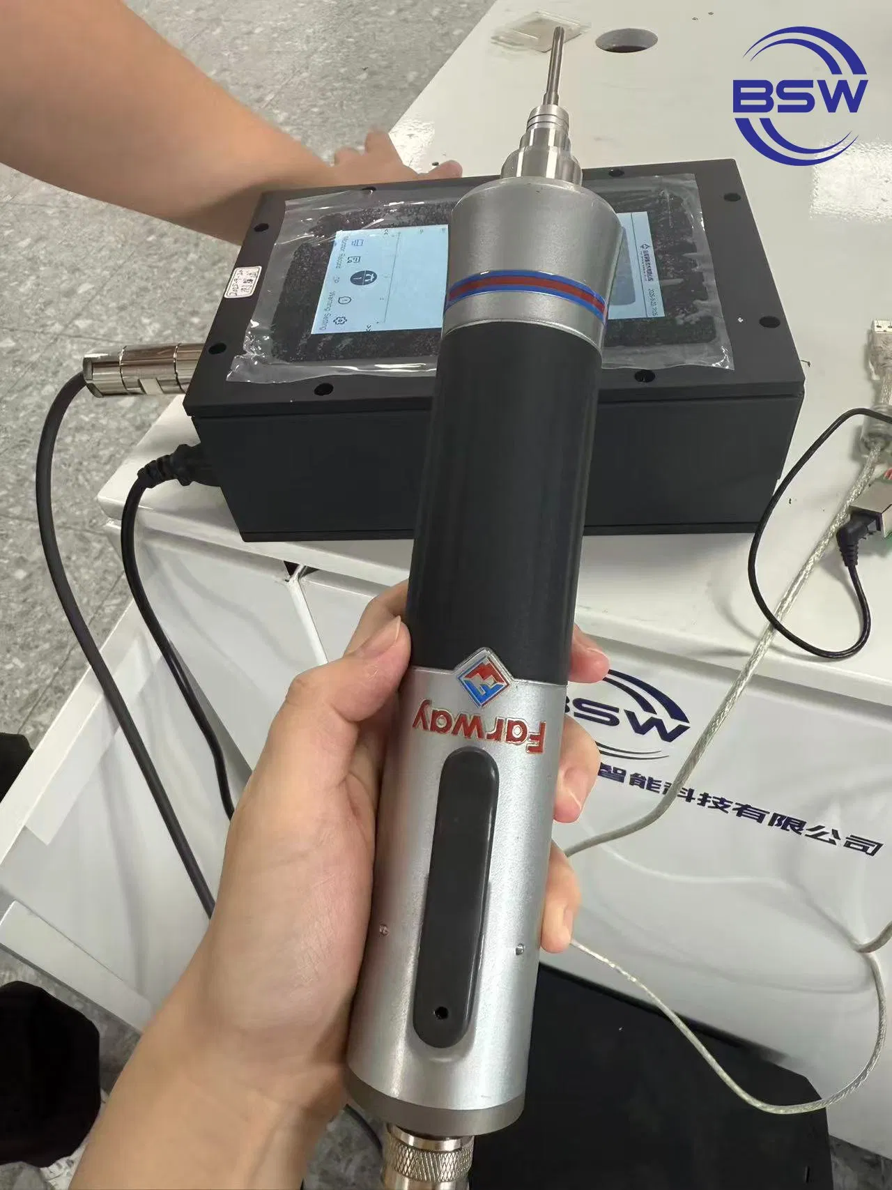 Умный аккумуляторный шуруповерт Buswille