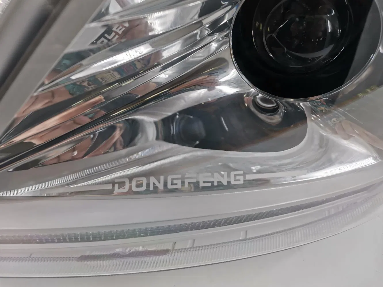 Левая передняя комбинированная фара Dongfeng Tianlong