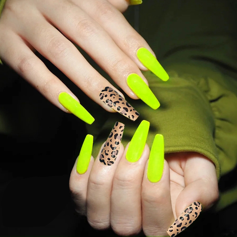 2022 Rts Trendy DIY Artificial Fingernails 24PCS/Box Red Wine Gel Nail Beauty Sets Press on Nails for Women