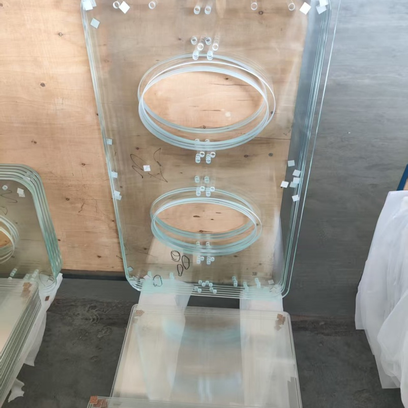 Float Glass for Picture Framing with Smooth Cut Edges and Clear View