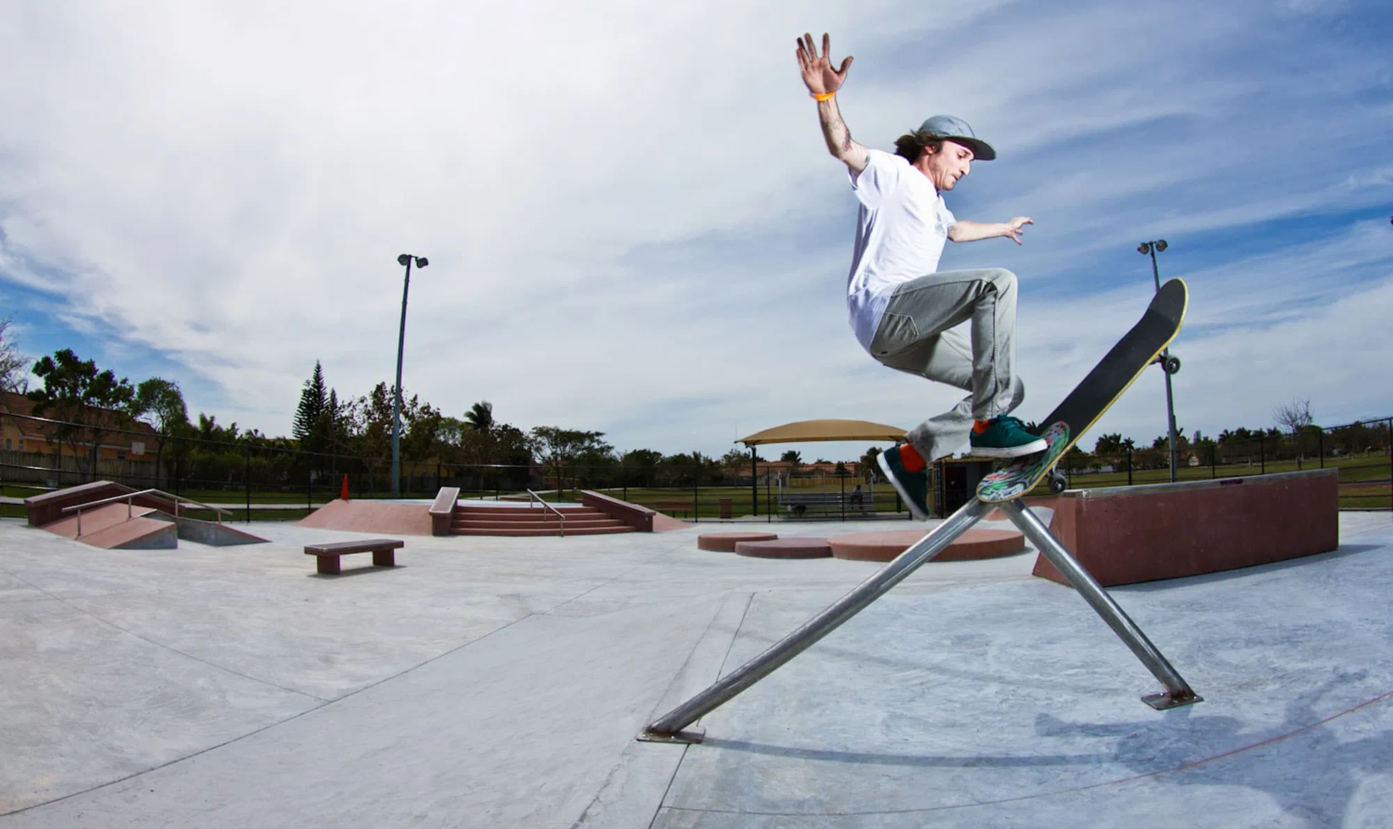 Ultra-Durable Solid Core Board High-Impact Resistant HPL Laminate Sheet for Skateboard Ramps