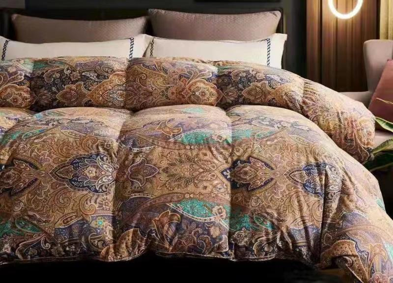 Luxurious Goose Down Comforter with Soft Cotton Cover