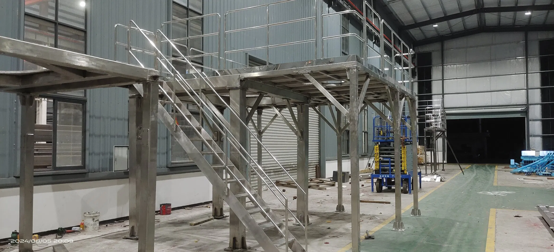 Customized Newel Posts Commercial Steel Staircases for Factory Workshop