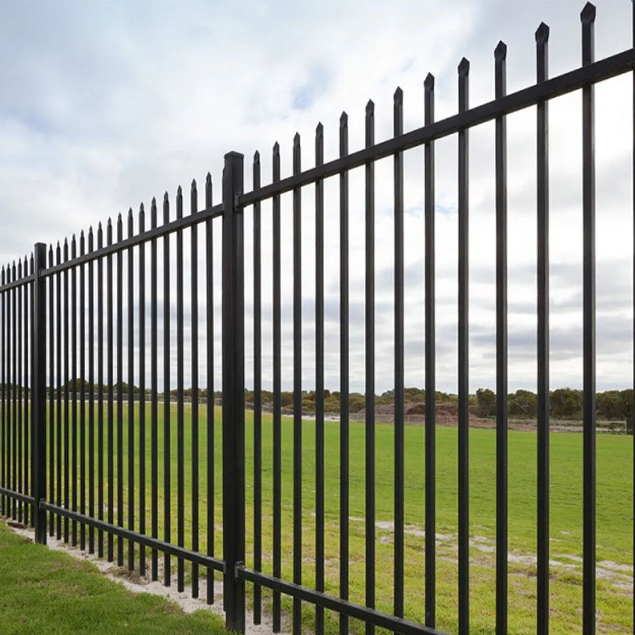 Compact Stackable Design Easy Transport Space Saving Steel Fence