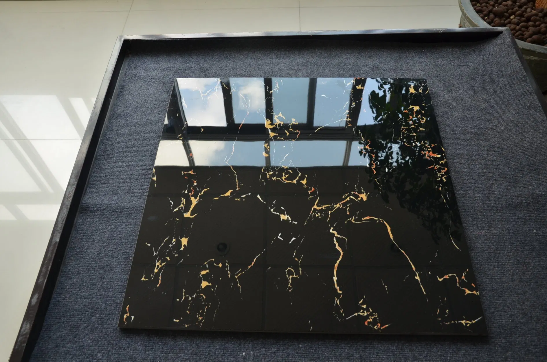 Foshan Manufacturer 80X80 Black Porcelain Tile in Kitchen