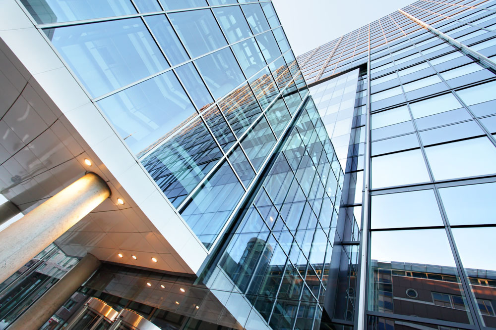 Transparent and Automerized Curtain Wall