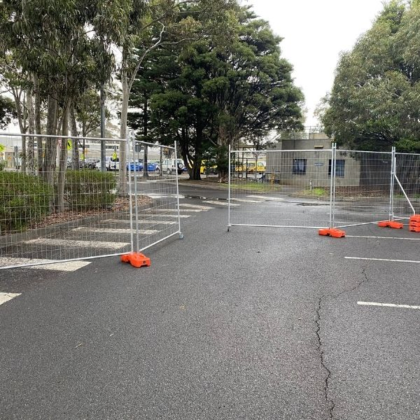 Heavy Duty Australia Galvanized Removable Portable Temporary Fence with Cementing PVC Plastic Base Security Tempo Fence Fro Garden Concert Fence