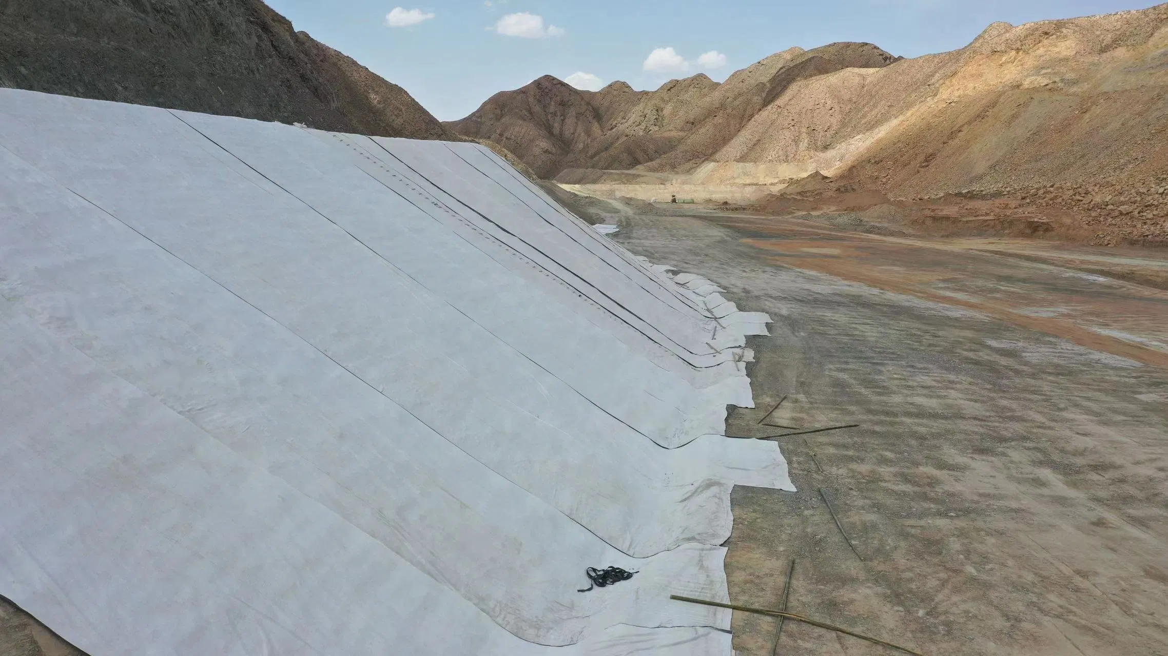 ASTM Standard Sodium Bentonite Gcls Geosynthetic Clay Liner 3000g 4000g 5000g 6000g 7000g Gcl