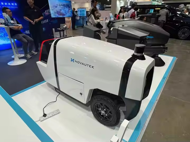 Smart Outdoor Driverless Food Delivery Robot Intelligent Distribution Robot Unmanned Ugv for Logistics Robot