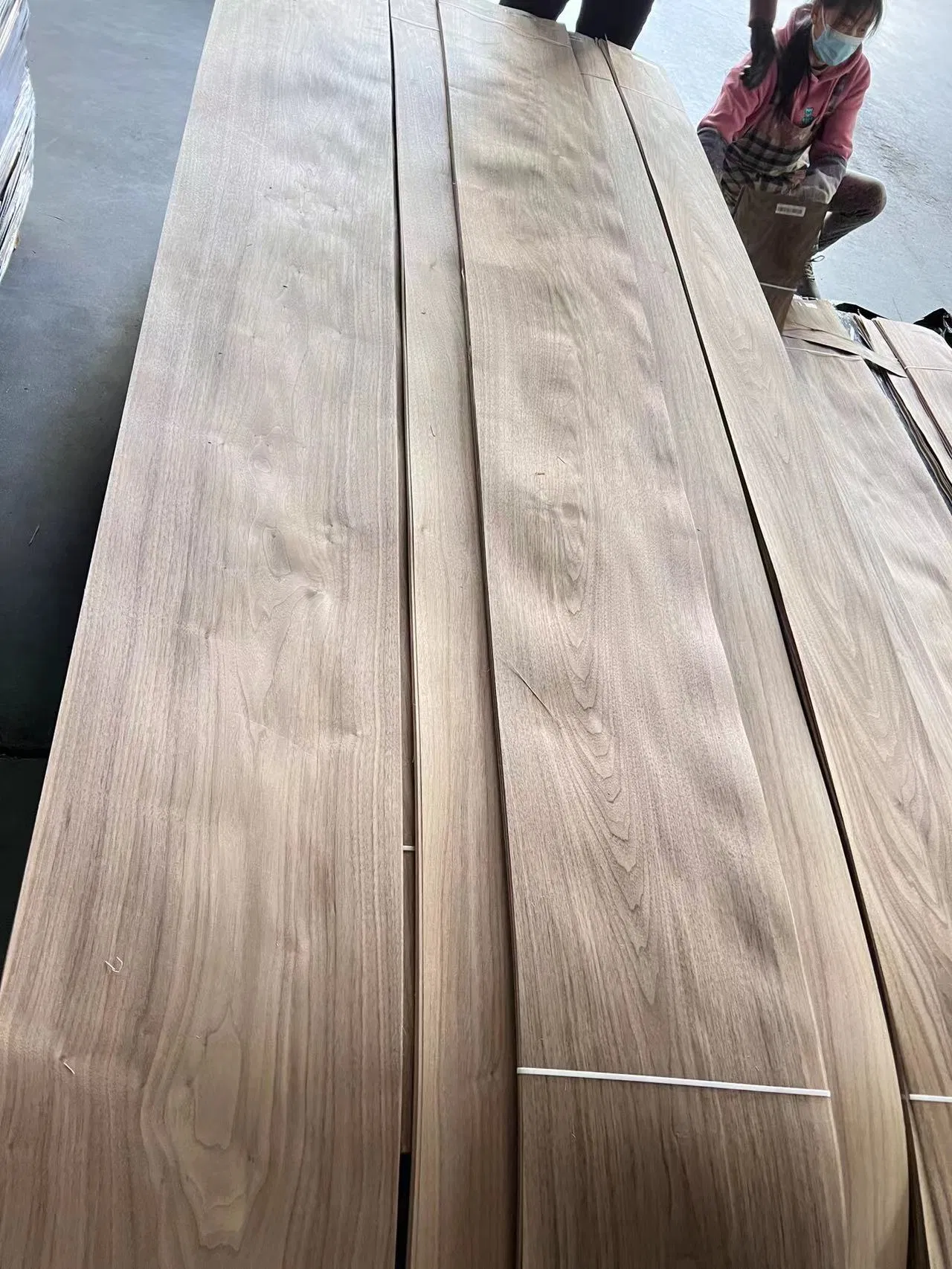 Natural Wood Face Veneer Adhered Surface on Plywood, Furniture,