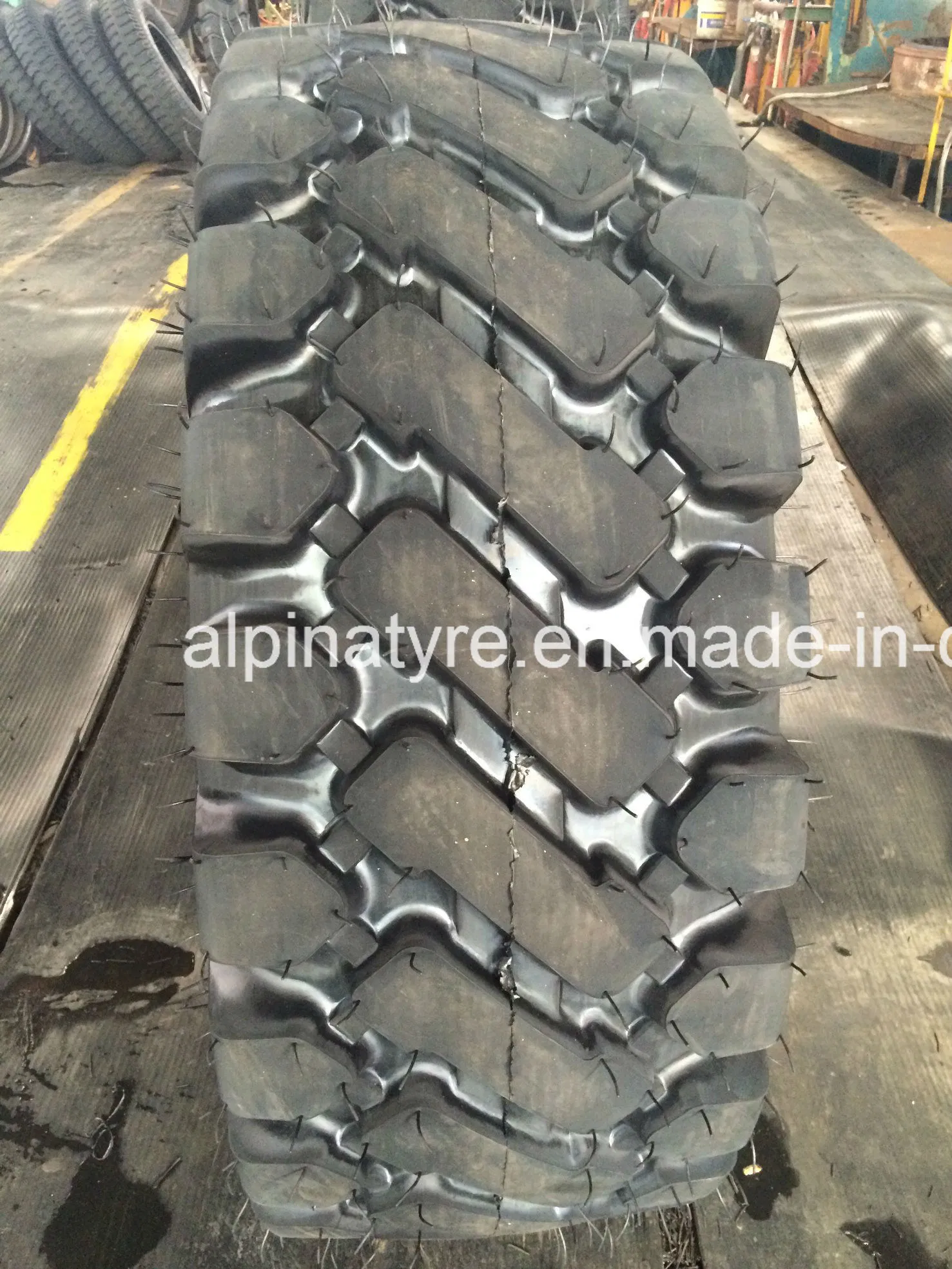 Шина для погрузчика Alpina 10-16.5, 12-16.5