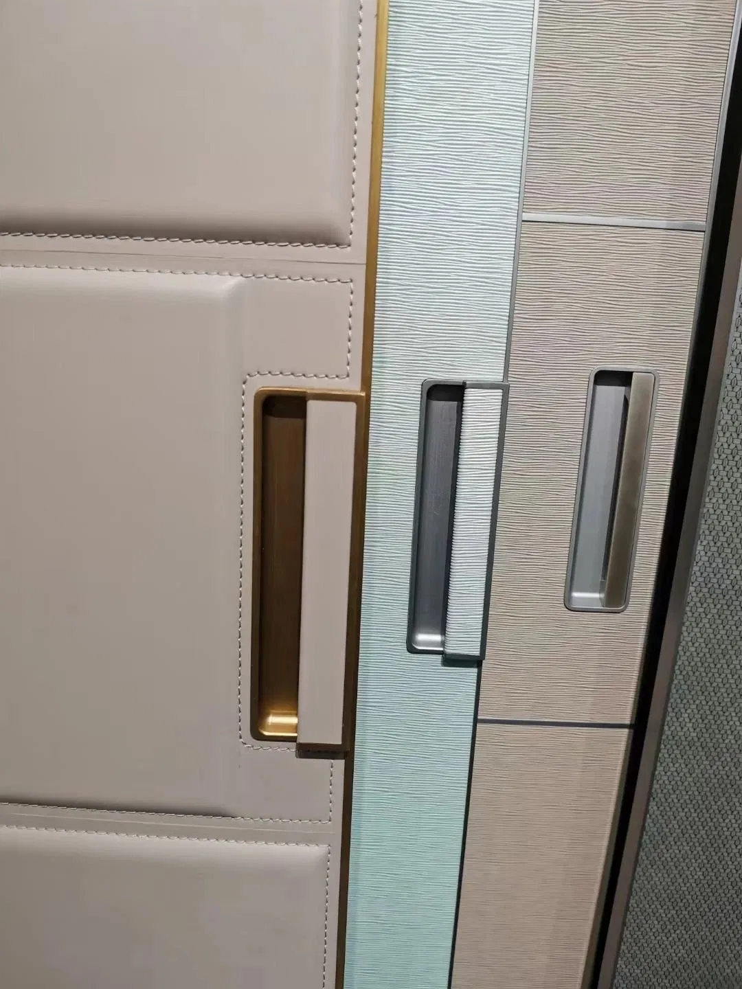 Custom Size Luxurious Wardrobe Door with Aluminum Edge in OSB Board