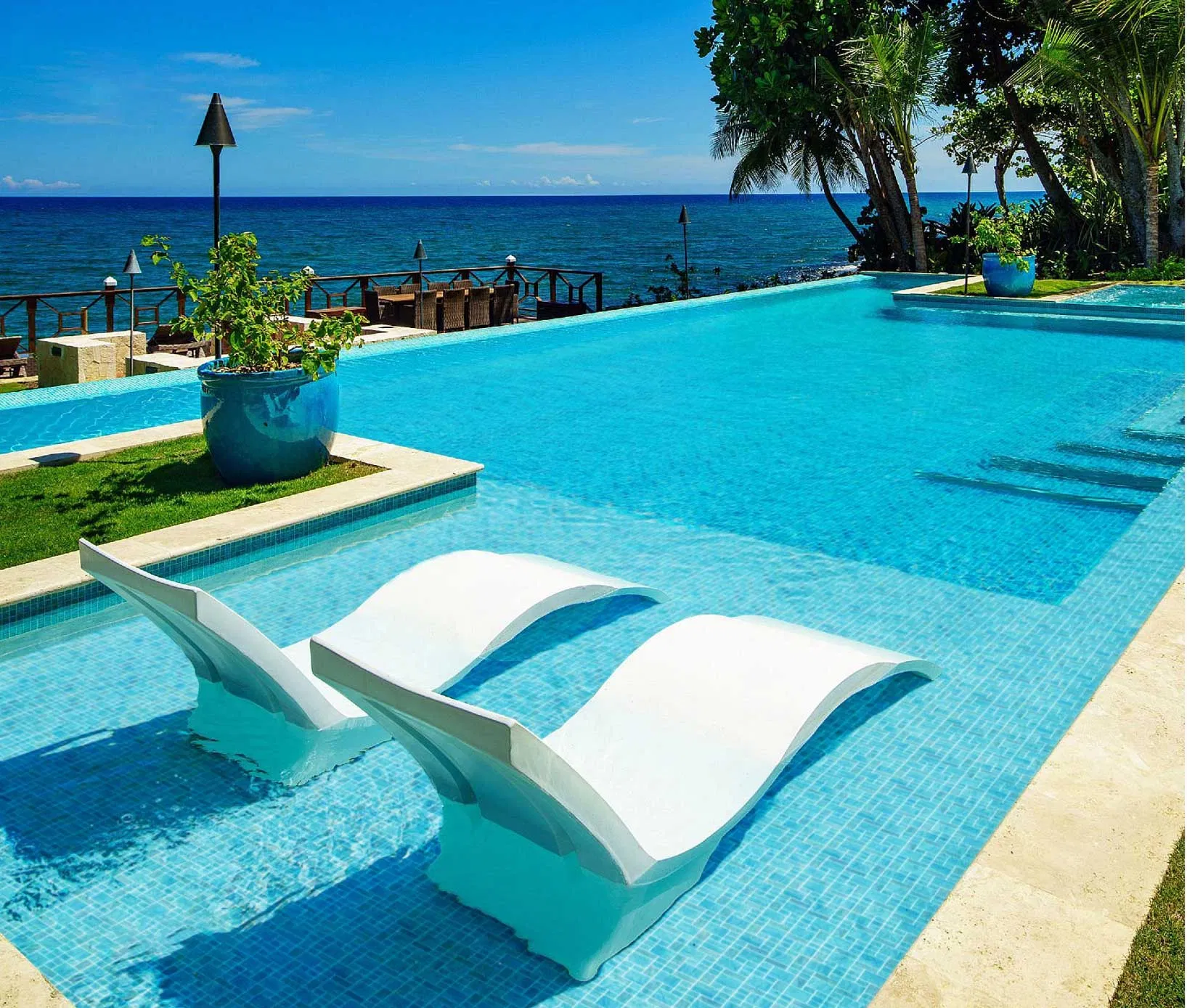 Голубая стеклянная мозаика для бассейна