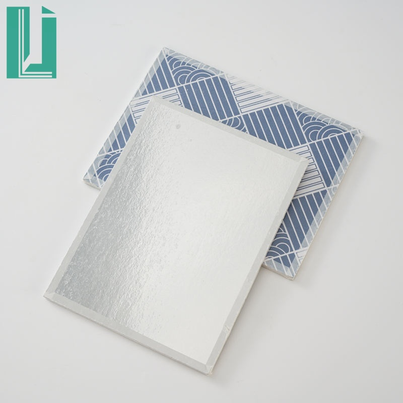 Пластиковые панели для потолка ПВХ белые