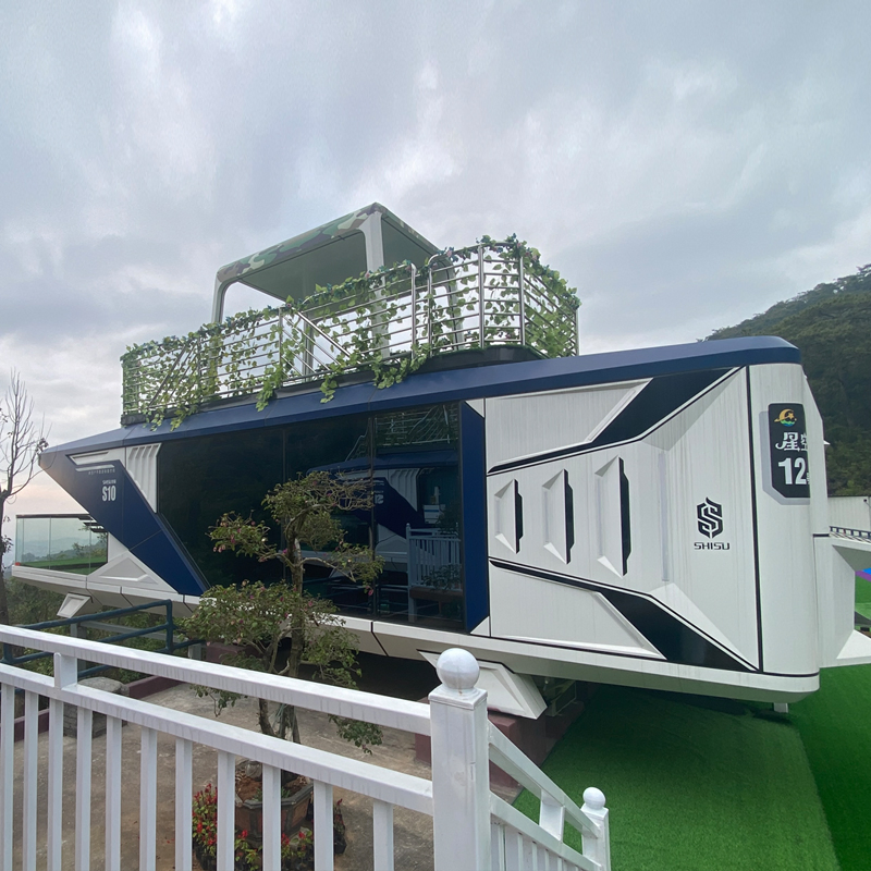 Luxury Skylight House Pod Hotel for Staying Overnight on Grassland