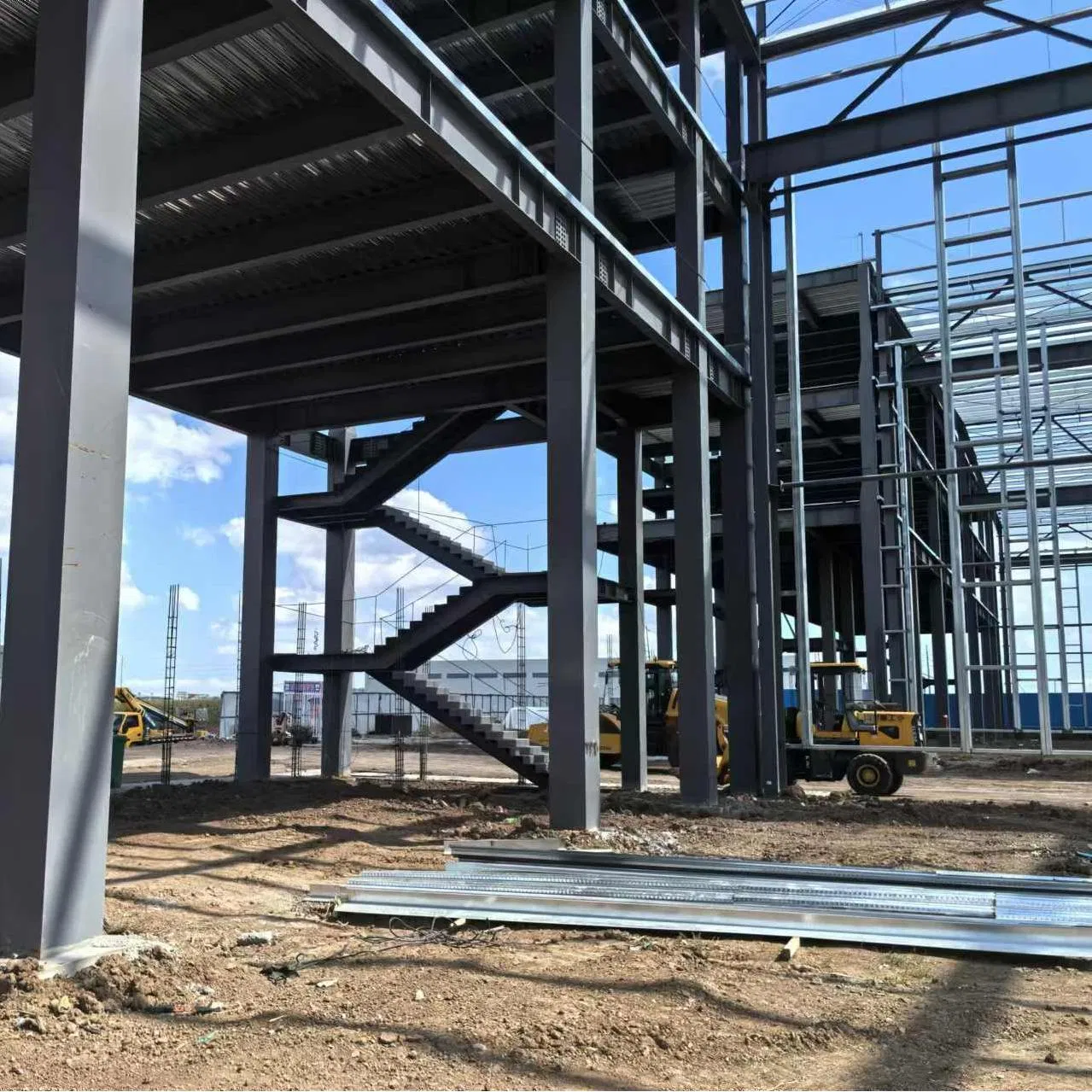 Prefabricated Metal Design Manufacturer Workshop/Garage Frame Painted Steel Structure with H Beam/Purlin/Bolt/Wall Panel