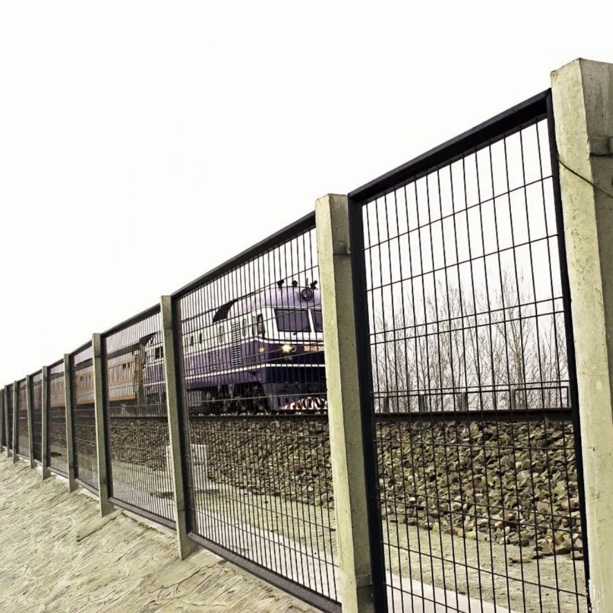 Modern Railway Safety Fence with Protective Netting and Waterproof High-Speed Rail Features