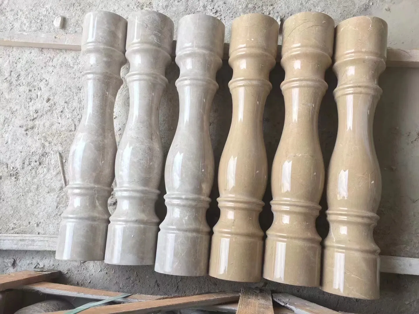 Customized Solid Polished Black Granite Pillar with Round Ball