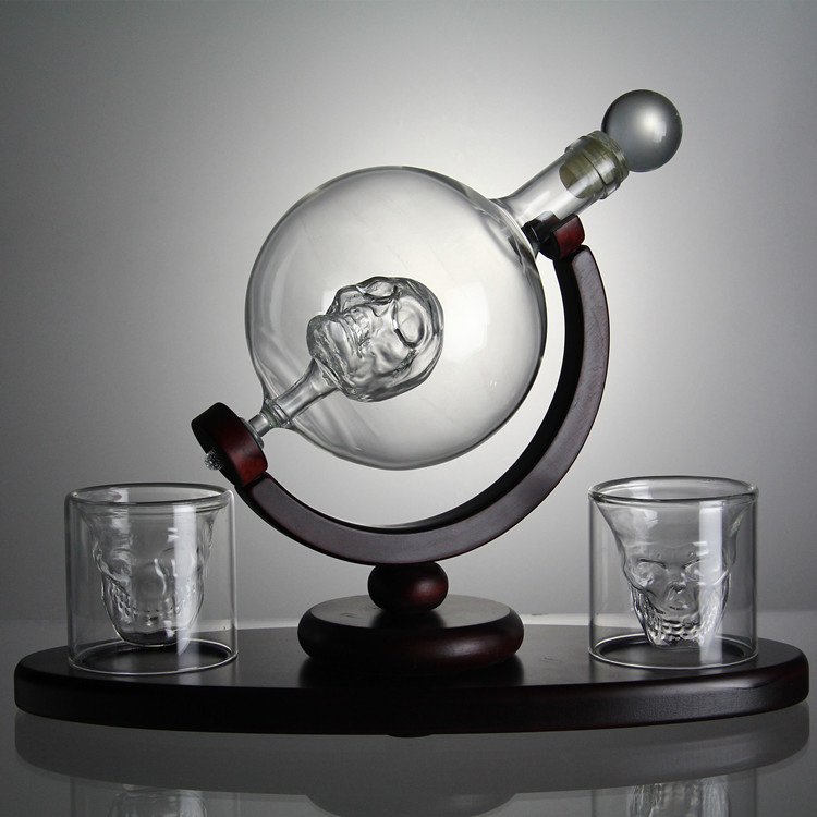 Wholesale 850ml Etched Globe Whisky Glasses Glass Whiskey Decanter Gift Set with Wood Base