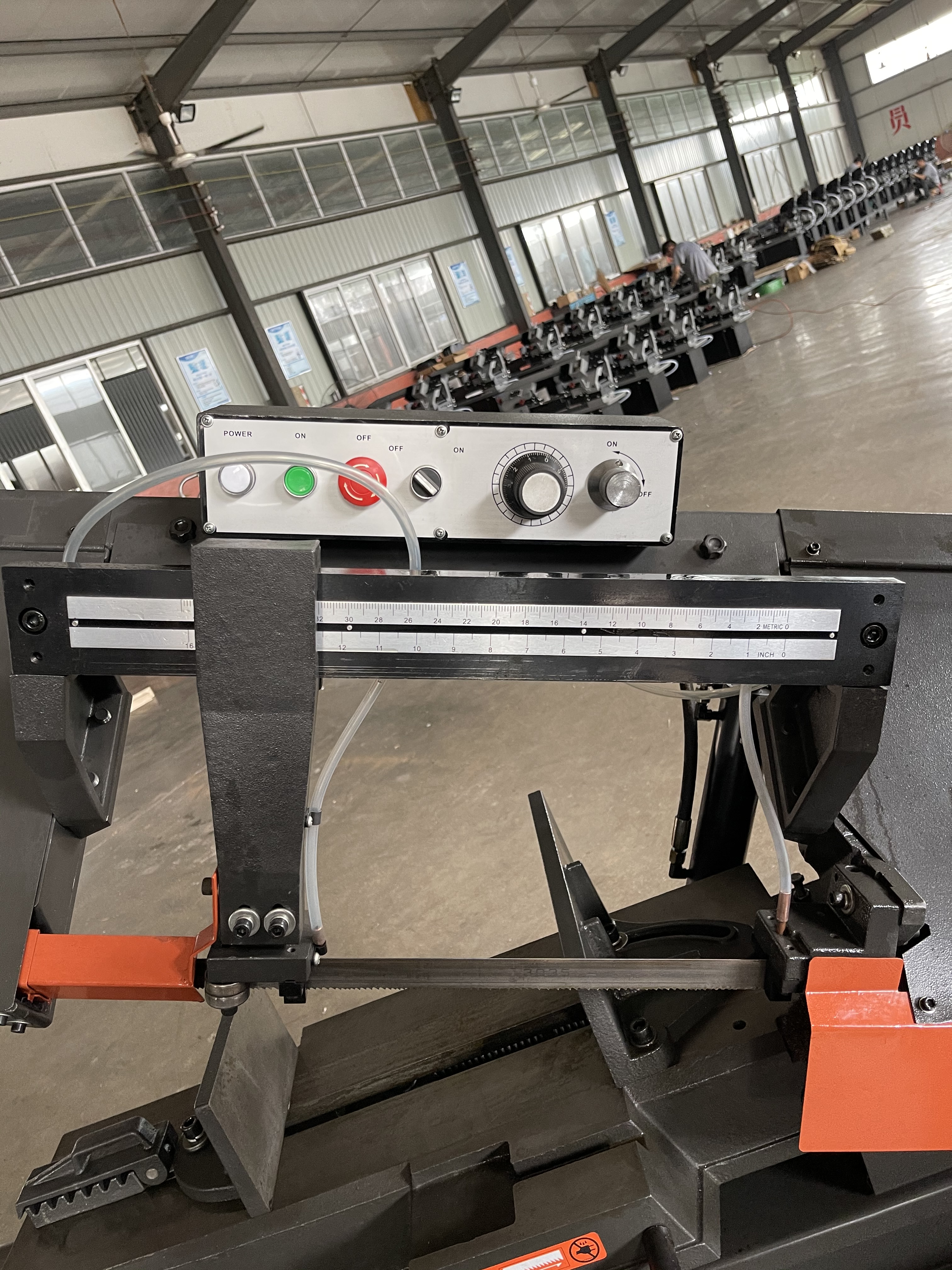 Ленточная пила по металлу промышленная горизонтальная