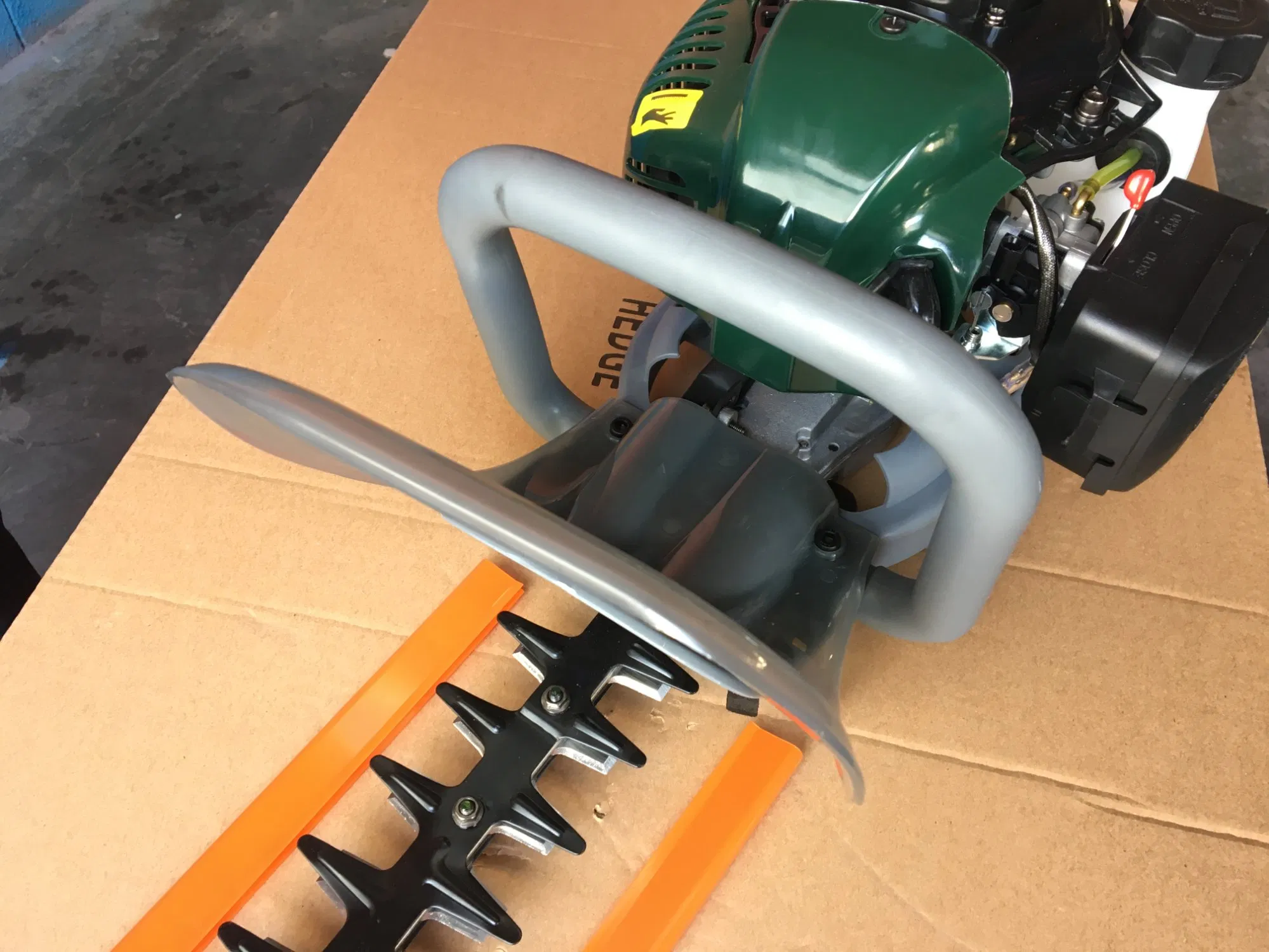 750 mm High Quality Gasoline Um-Ht2230b Hedge Trimmer CE Certificated 2-Stroke Air Cooled