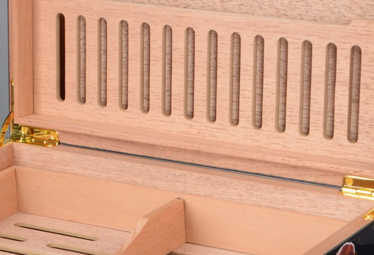 Custom High Gloss Paint Limited Edition Cedar Wood Humidor Cabinet Box