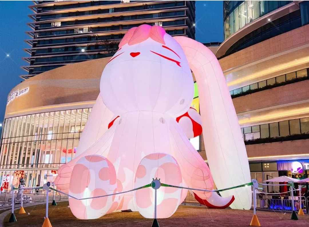 Giant Inflatable Bear Model for Parties and Events - Durable Design