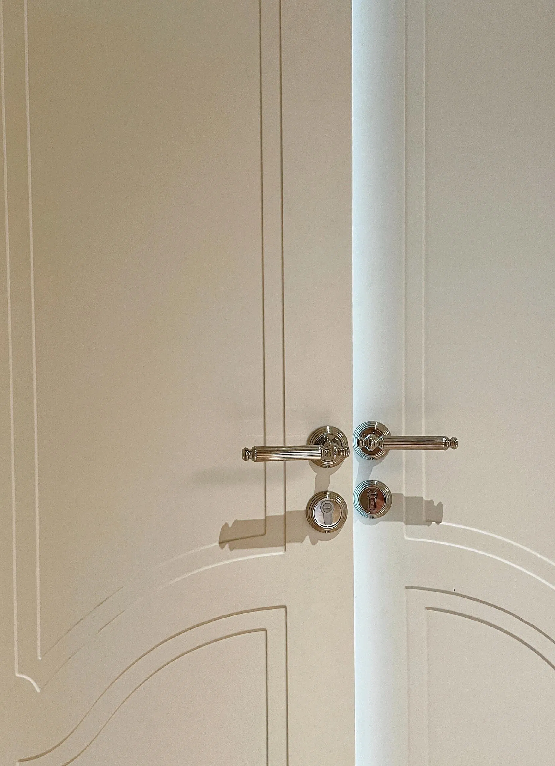 Modern Design Hotel Wood Door Painted Grade Finish 20 Minute Fire Rated Solid Core MDF Material Side Opening Fire Prevention